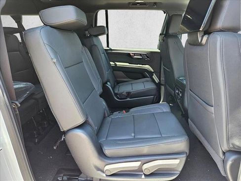 New 2026 Chevrolet Suburban Z71 w/ Z71 Off-Road Package AWD/4WD image 16
