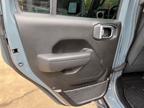 Used 2024 Jeep Gladiator Sport AWD/4WD image 22