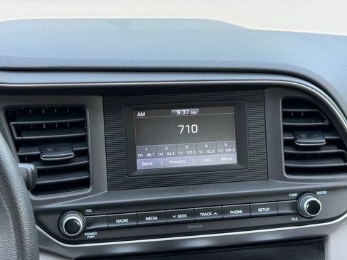 Used 2019 Hyundai Elantra SE w/ Cargo Package FWD image 5