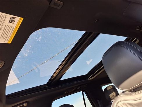 Used 2019 Lincoln Navigator Reserve image 9