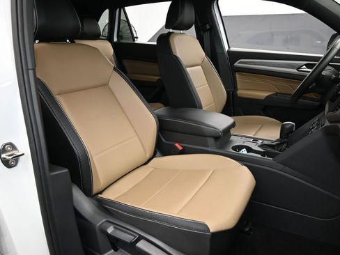 Used 2021 Volkswagen Atlas Cross Sport SE w/ Panoramic Sunroof Package image 45