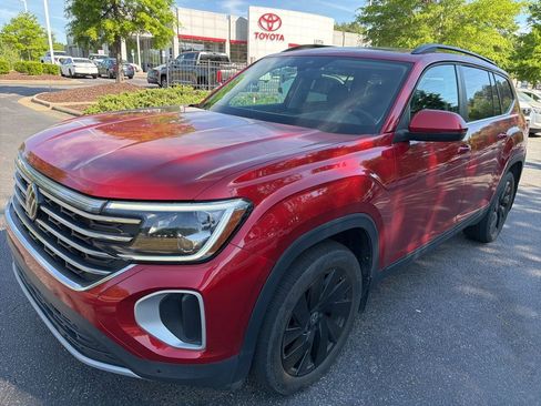 Used 2024 Volkswagen Atlas SE image 2