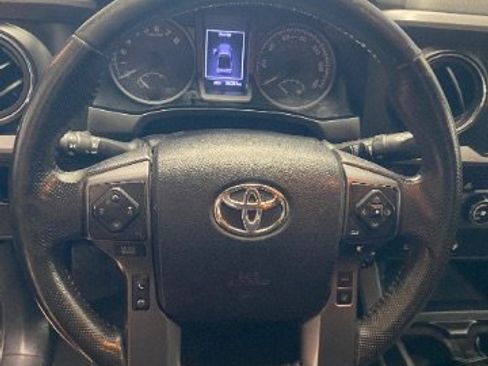 Used 2019 Toyota Tacoma TRD Sport image 23
