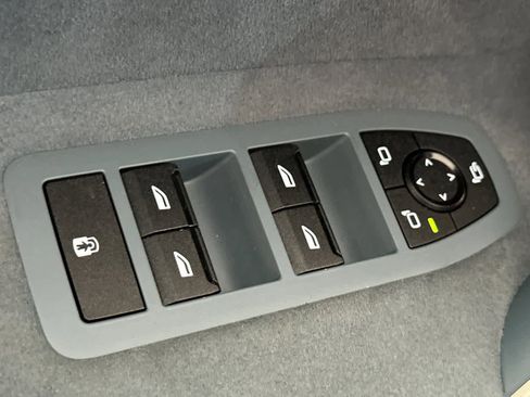 Used 2023 BMW iX xDrive50 w/ Sport Package image 13