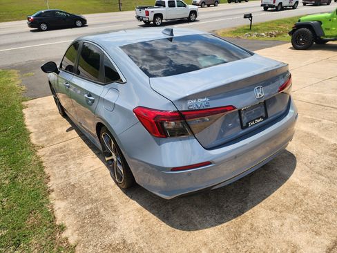 Used 2022 Honda Civic Touring image 4