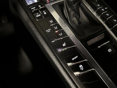 Used 2018 Porsche Macan image 42