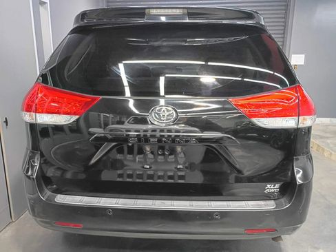 Used 2011 Toyota Sienna XLE image 4