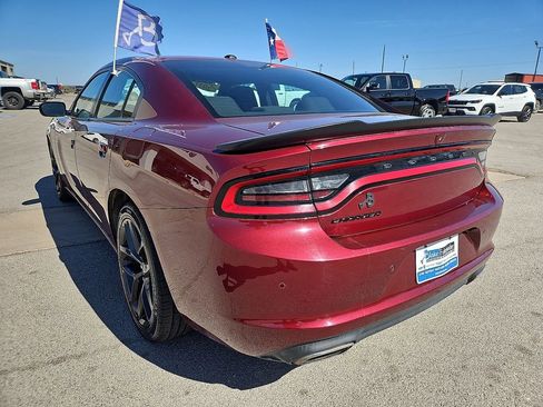 Used 2021 Dodge Charger SXT w/ Blacktop Package image 4