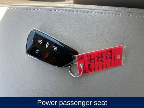 Used 2025 Volkswagen Atlas SEL image 18