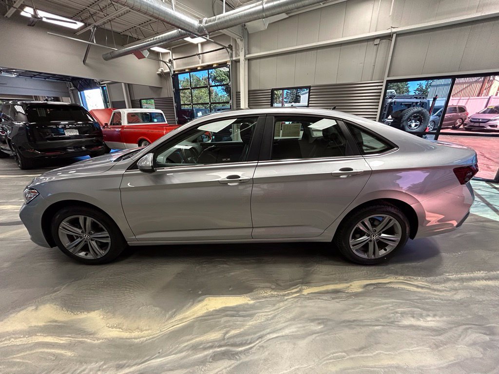 Used 2024 Volkswagen Jetta SE FWD image 34