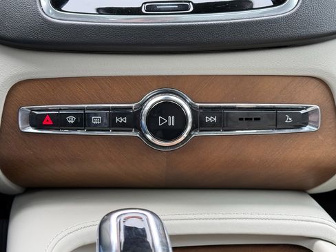 Used 2017 Volvo XC90 T8 Inscription w/ Vision Package image 20