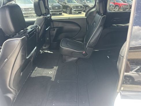 Used 2023 Chrysler Pacifica Limited w/ Uconnect Theater Family Group AWD/4WD image 11