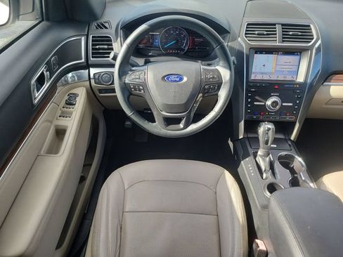 Used 2019 Ford Explorer Limited w/ Ford Safe & Smart Package FWD image 15
