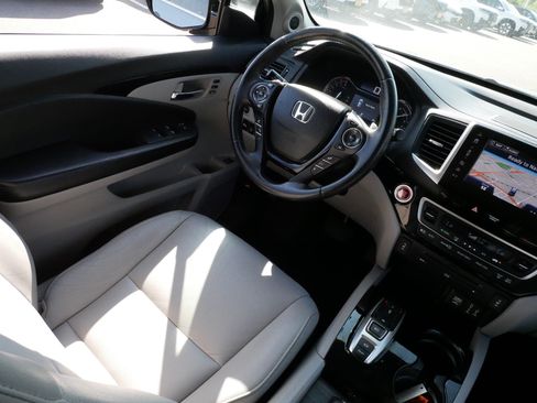 Used 2017 Honda Pilot Touring image 9
