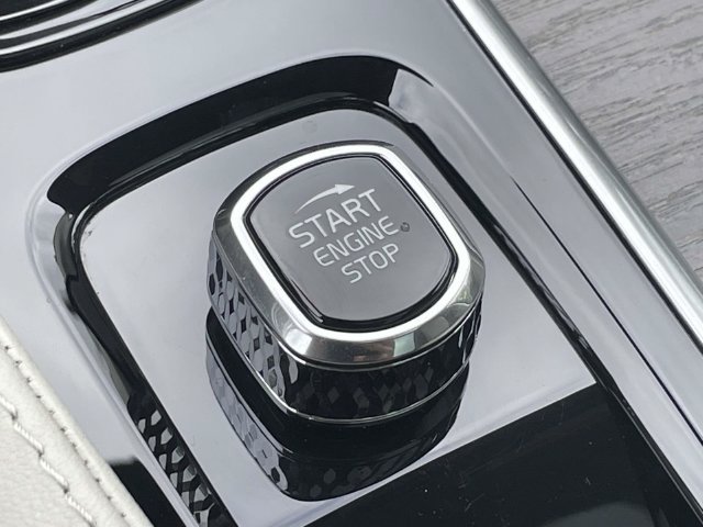 Certified 2024 Volvo XC90 B5 Plus AWD/4WD image 29