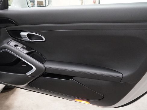 Used 2018 Porsche 911 image 30