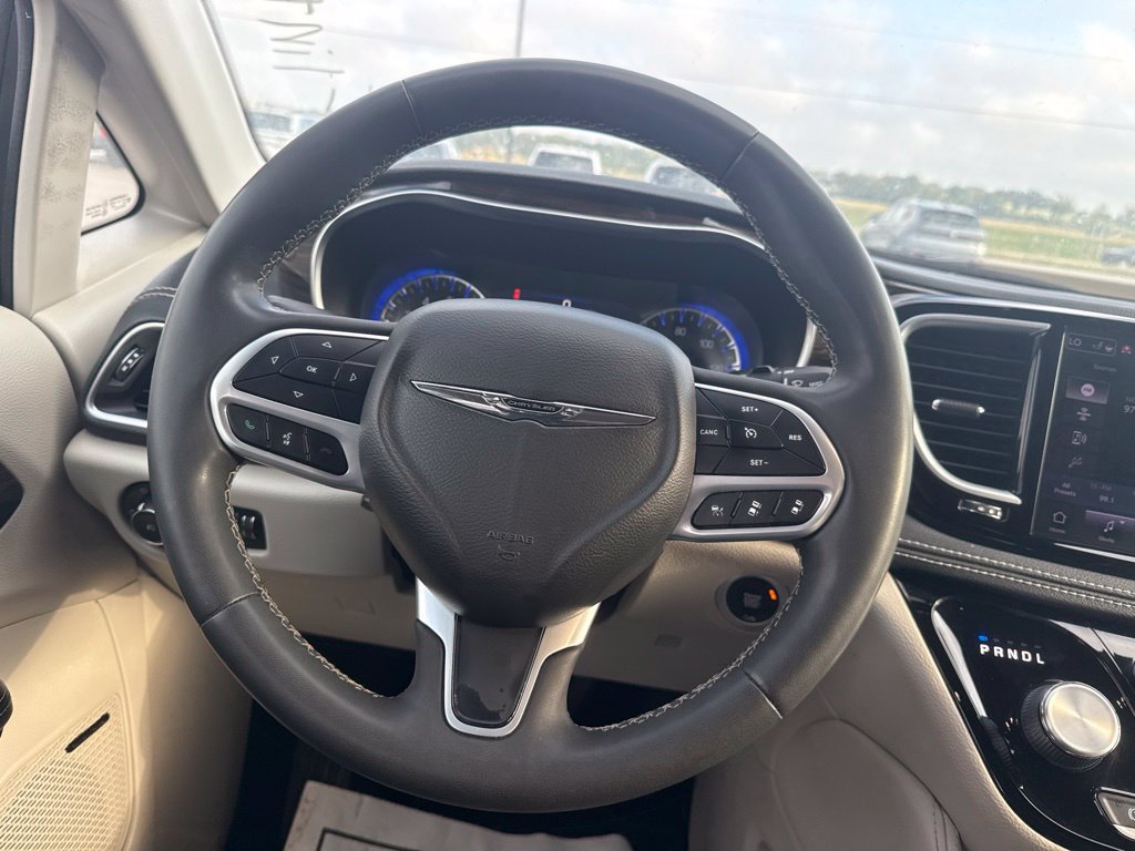 Used 2022 Chrysler Pacifica Limited FWD image 11