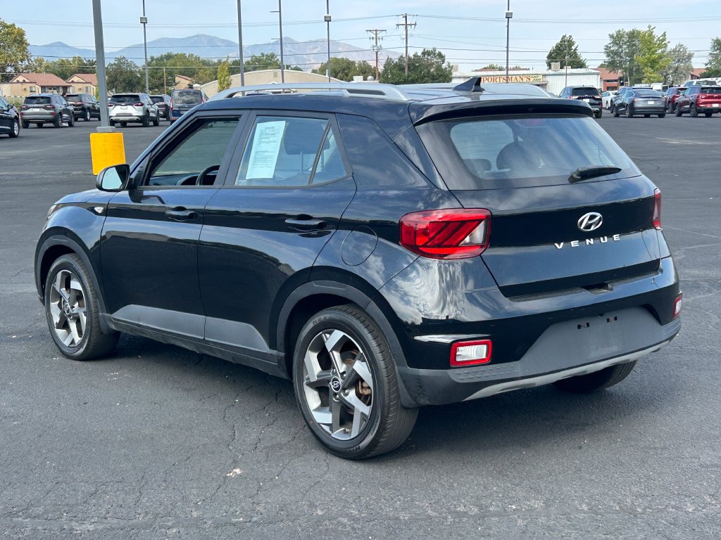 Used 2022 Hyundai Venue SEL FWD image 5