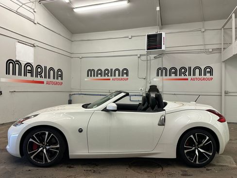 Used 2018 Nissan 370Z Touring Sport RWD image 21