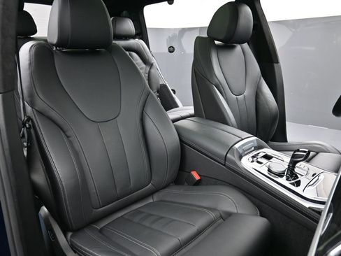 Used 2022 BMW X7 xDrive40i w/ M Sport Package image 21