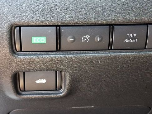 Used 2025 Nissan Sentra SV FWD image 26
