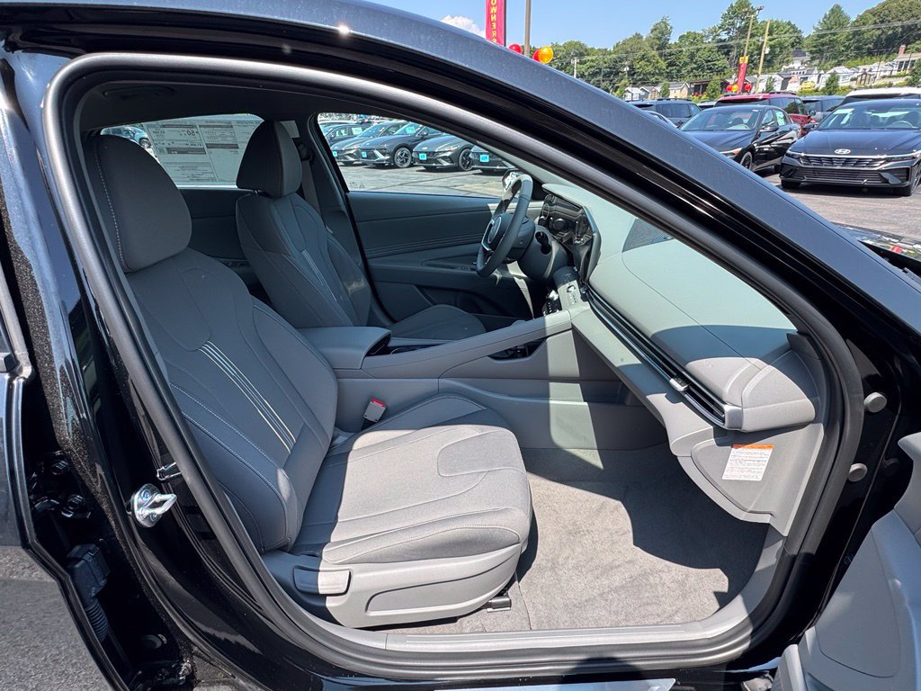 New 2026 Hyundai Elantra SEL FWD image 25
