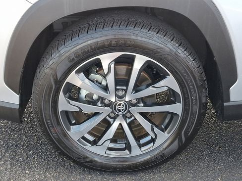 Used 2023 Toyota Corolla Cross XLE image 27