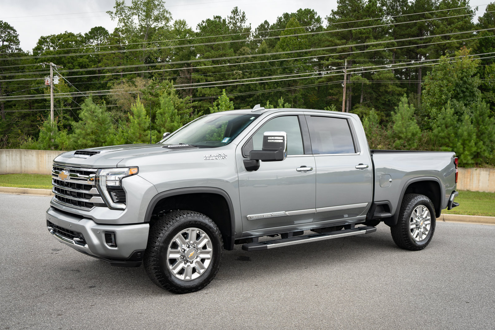 Used 2025 Chevrolet Silverado 2500 High Country w/ Technology Package AWD/4WD image 10
