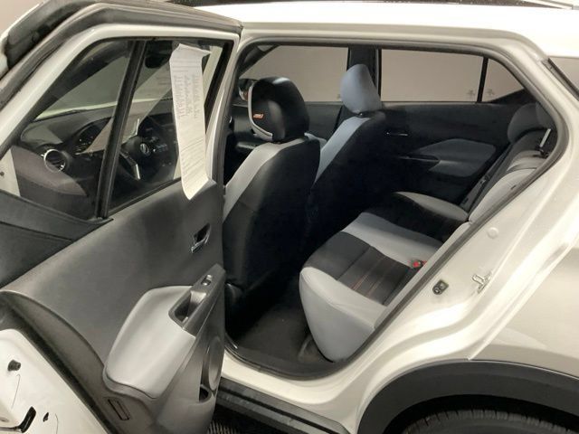 Used 2023 Nissan Kicks SR w/ SR Premium Package FWD image 18