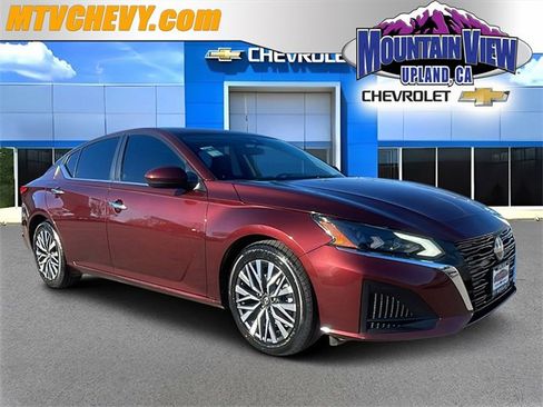 Used 2023 Nissan Altima 2.5 SV image 1