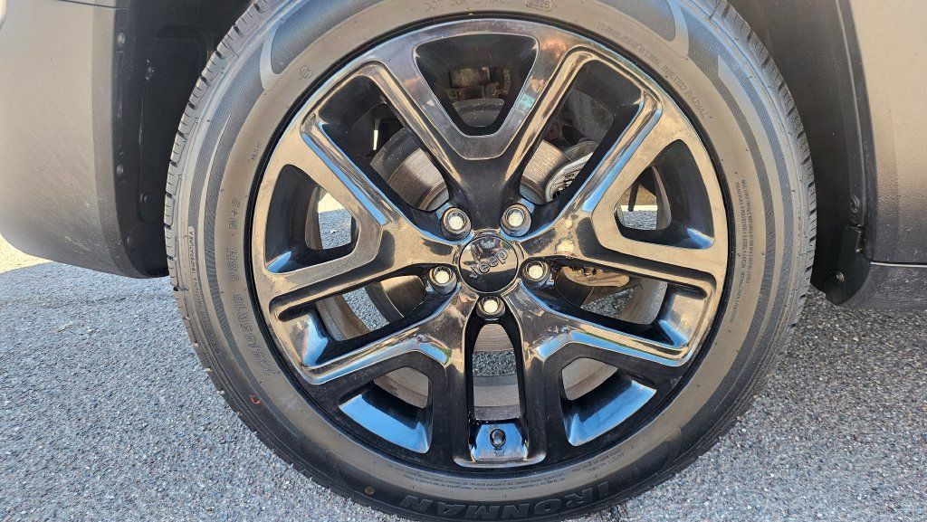 Used 2017 Jeep Renegade Altitude FWD image 17