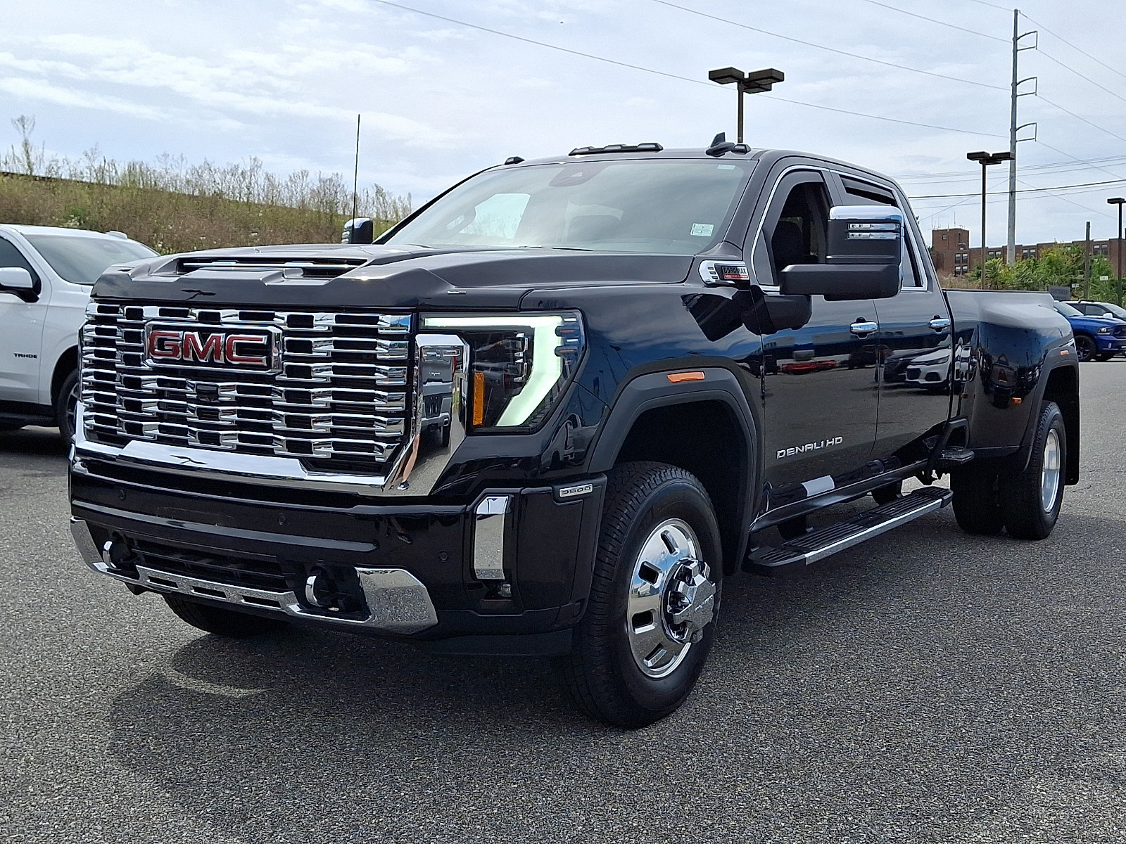 Certified 2026 GMC Sierra 3500 Denali w/ Denali Reserve Package AWD/4WD image 3