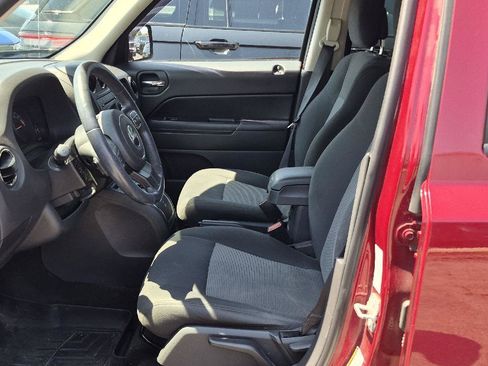Used 2016 Jeep Patriot Latitude AWD/4WD image 6