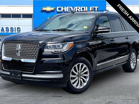 Used 2024 Lincoln Navigator L 4WD image 2