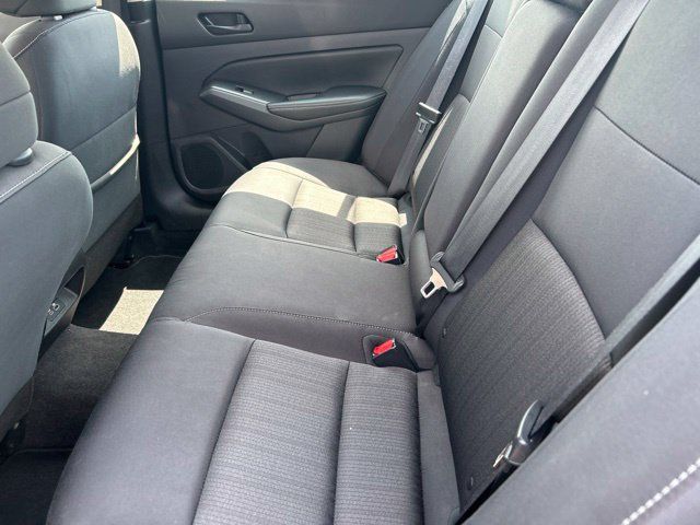 Used 2025 Nissan Altima 2.5 SV FWD image 35