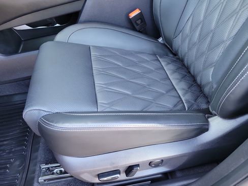 Used 2025 Nissan Rogue Platinum w/ Platinum Premium Package FWD image 10