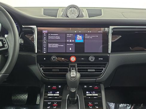 Certified 2025 Porsche Macan S image 16
