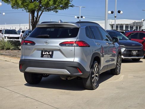 Used 2024 Toyota Corolla Cross XLE image 4