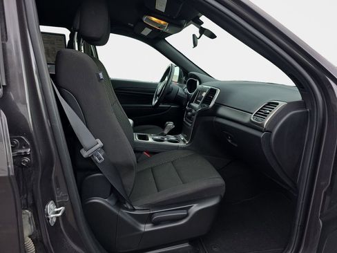 Used 2021 Jeep Grand Cherokee Laredo image 18