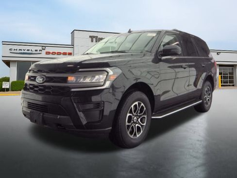 Used 2023 Ford Expedition XLT image 2