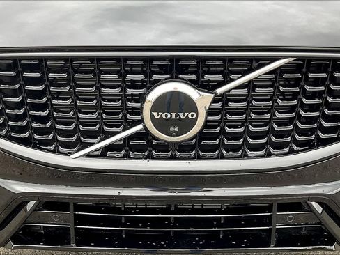 Used 2023 Volvo XC60 B5 Ultimate w/ Protection Package Premier image 34