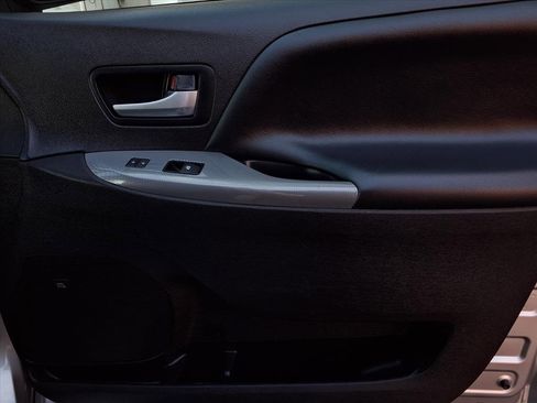 Certified 2019 Toyota Sienna SE Premium image 23