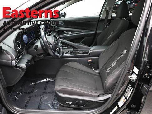 Used 2021 Hyundai Elantra SEL w/ Convenience + Premium Package FWD image 13