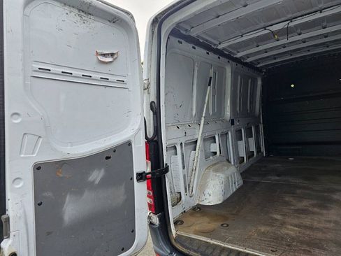 Used 2014 Mercedes-Benz Sprinter 2500 image 19