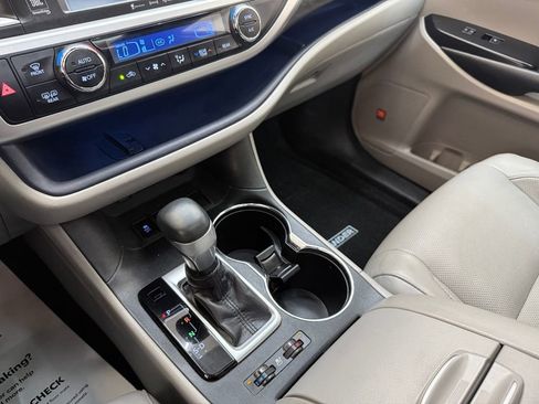 Used 2018 Toyota Highlander Limited image 16
