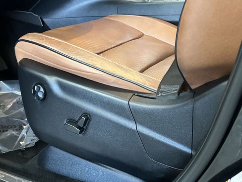 Used 2013 Jeep Grand Cherokee Overland Summit image 12