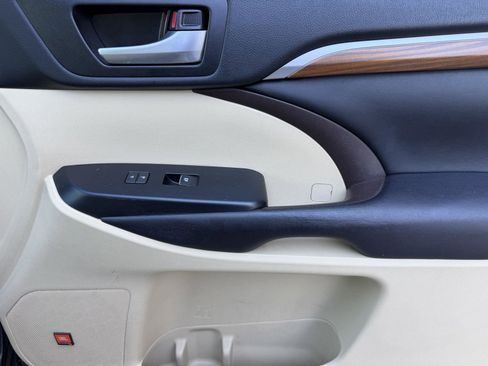 Used 2017 Toyota Highlander Limited image 28