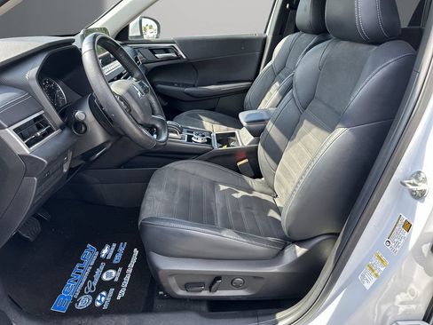 Used 2023 Mitsubishi Outlander SE FWD image 12