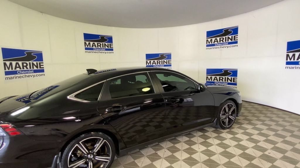 Used 2024 Honda Accord Sport image 2