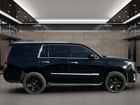 Used 2019 Cadillac Escalade Luxury image 6
